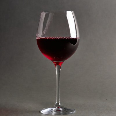 Red wine in glass on table
