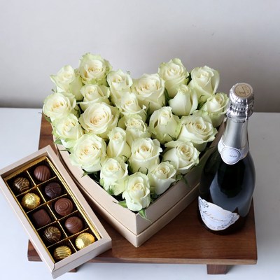 Gift set with flowers and chocolates