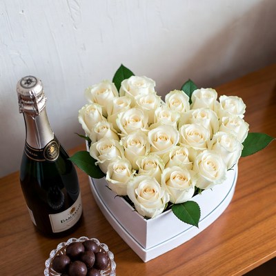 Gift for special occasion with roses