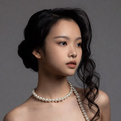 Young woman with pearl necklace
