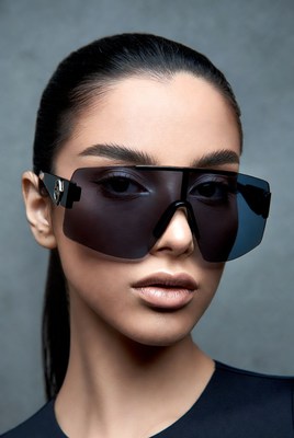 Model with sunglasses in studio