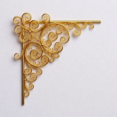 Decorative corner piece design in gold
