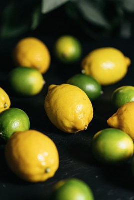 Fresh yellow and green lemons