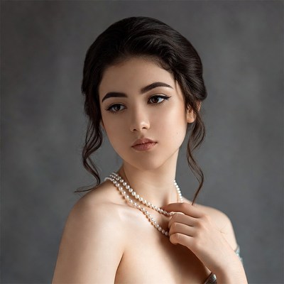 Young woman with pearl necklace