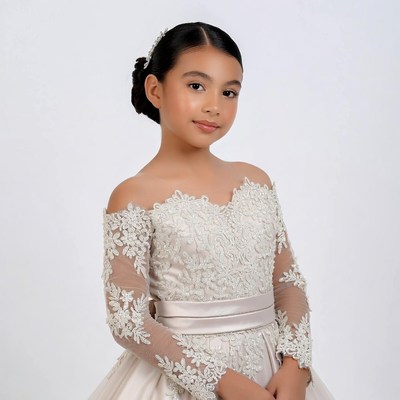 Asian girl in lace wedding dress