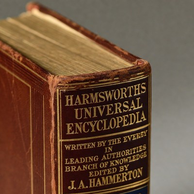 Harmsworth Universal Encyclopedia Book