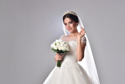 Bride holding white bouquet