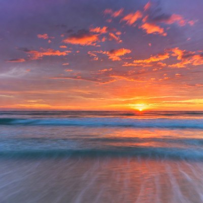 Vibrant Sunset over Ocean Waves