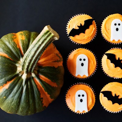 Halloween Cupcakes with Pumpkin