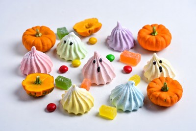 Halloween Ghost Marshmallows with Pumpkins