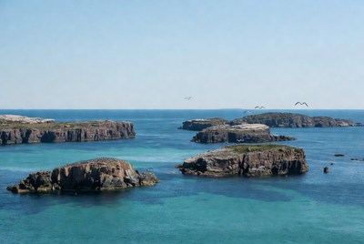 Turquoise sea with rocky islands