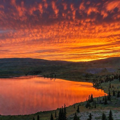 Vibrant Sunset Over Mountain Lake