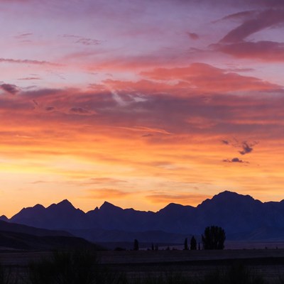 Vibrant Sunset Over Mountains