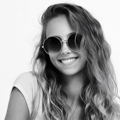 Smiling woman with large round sunglasses