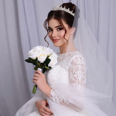 Bride holding white bouquet