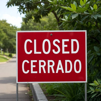 Closed Sign in Spanish and English