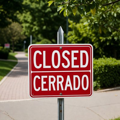 Closed Cerrado Sign in Park