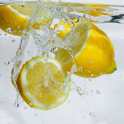 Lemons splashing in water