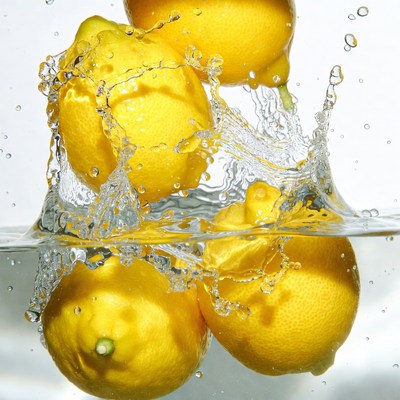 Lemons splashing in water