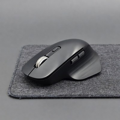 Black wireless gaming mouse