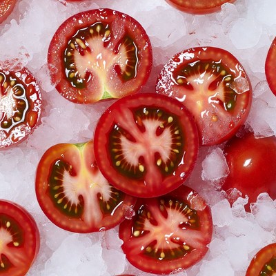 Fresh sliced tomatoes on ice