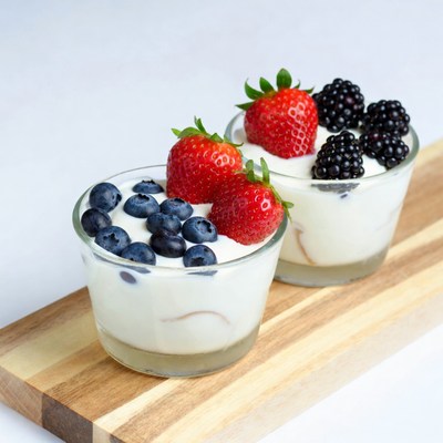Yogurt parfaits with berries