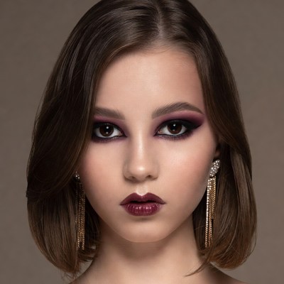 Woman with purple eyeshadow and red lips