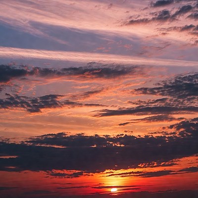 Vibrant Sunset with Streaked Clouds