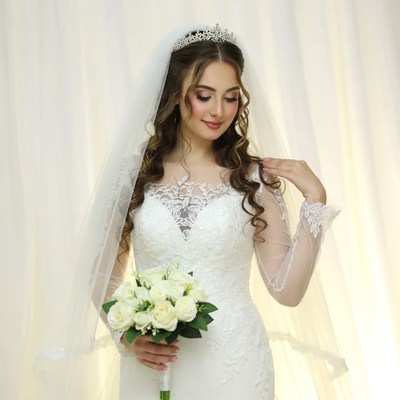 Bride holding white roses
