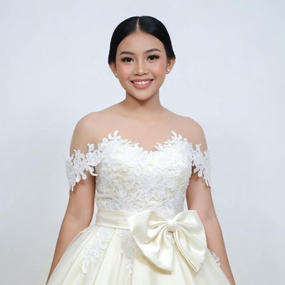 Asian woman in white lace wedding dress