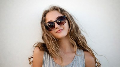 Woman with wavy hair wearing sunglasses