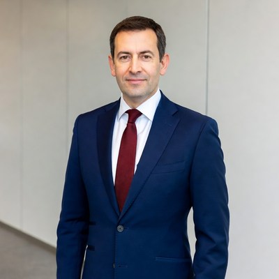 Man in navy suit and red tie
