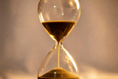 Sand flowing in hourglass