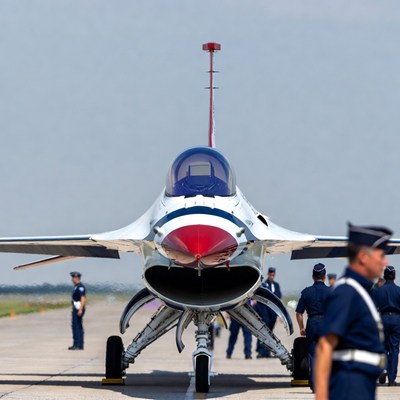 USAF Thunderbirds F-16 Jet with Crew