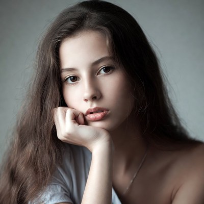 Young woman resting chin on hand