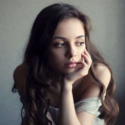 Woman with hand on chin