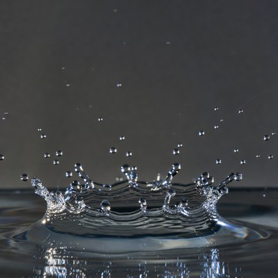 Water splash crown shape