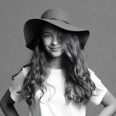 Girl wearing wide-brim hat