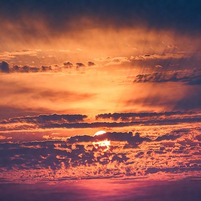 Vibrant Sunset with Sun Rays