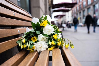 Bouquet of white and yellow flowers on bench