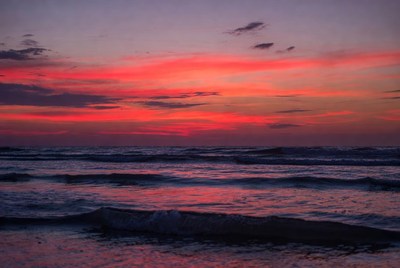 Vibrant Sunset Over Ocean Waves