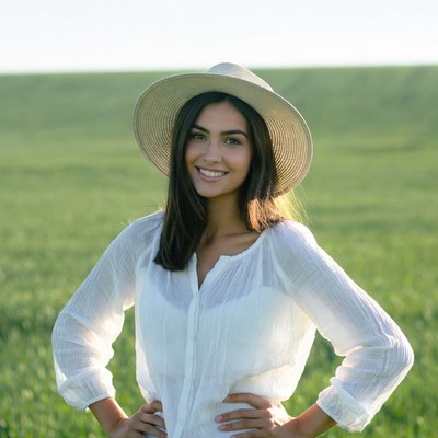 Woman in beige hat in green field