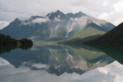 Majestic Mountains Reflecting in Calm Lake