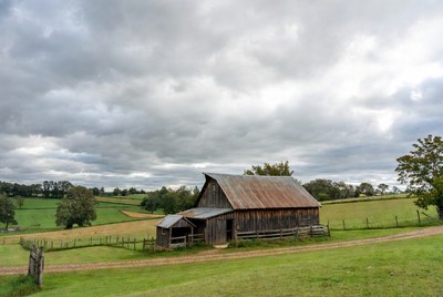 Rustic Barn in Rolling Hills