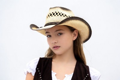 Girl wearing cowboy hat