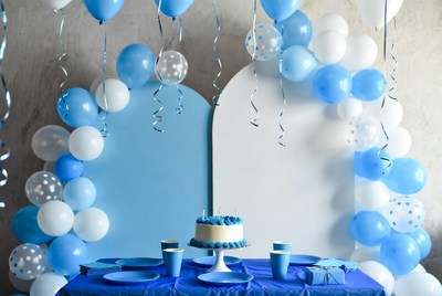 Blue Balloon Birthday Cake Setup