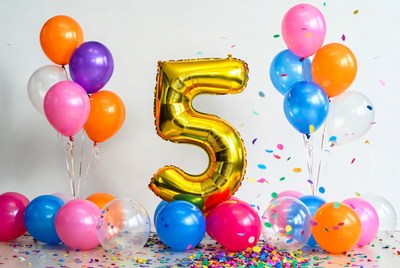 Gold 5 Balloon with Colorful Balloons