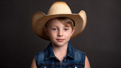 Girl wearing cowboy hat