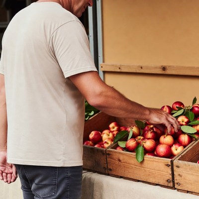 Man selecting apples at market