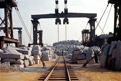 Overhead Crane Lifting Granite Blocks